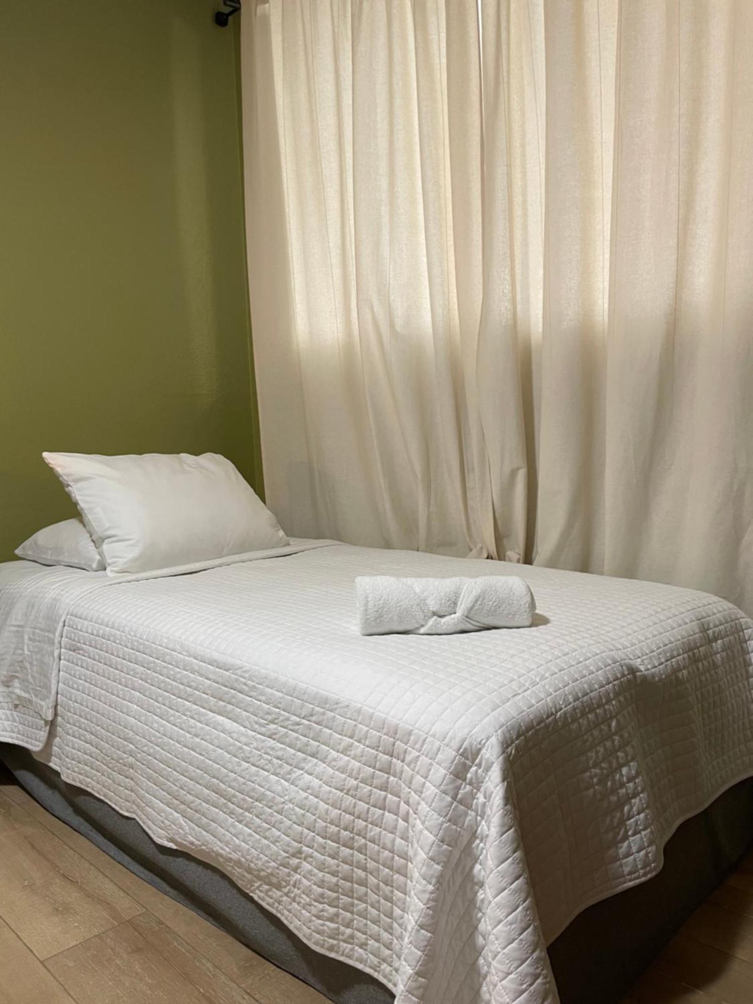 Private In Angeles With Wifi And Ac And Private Fridge!!! Hospedagem domiciliar *