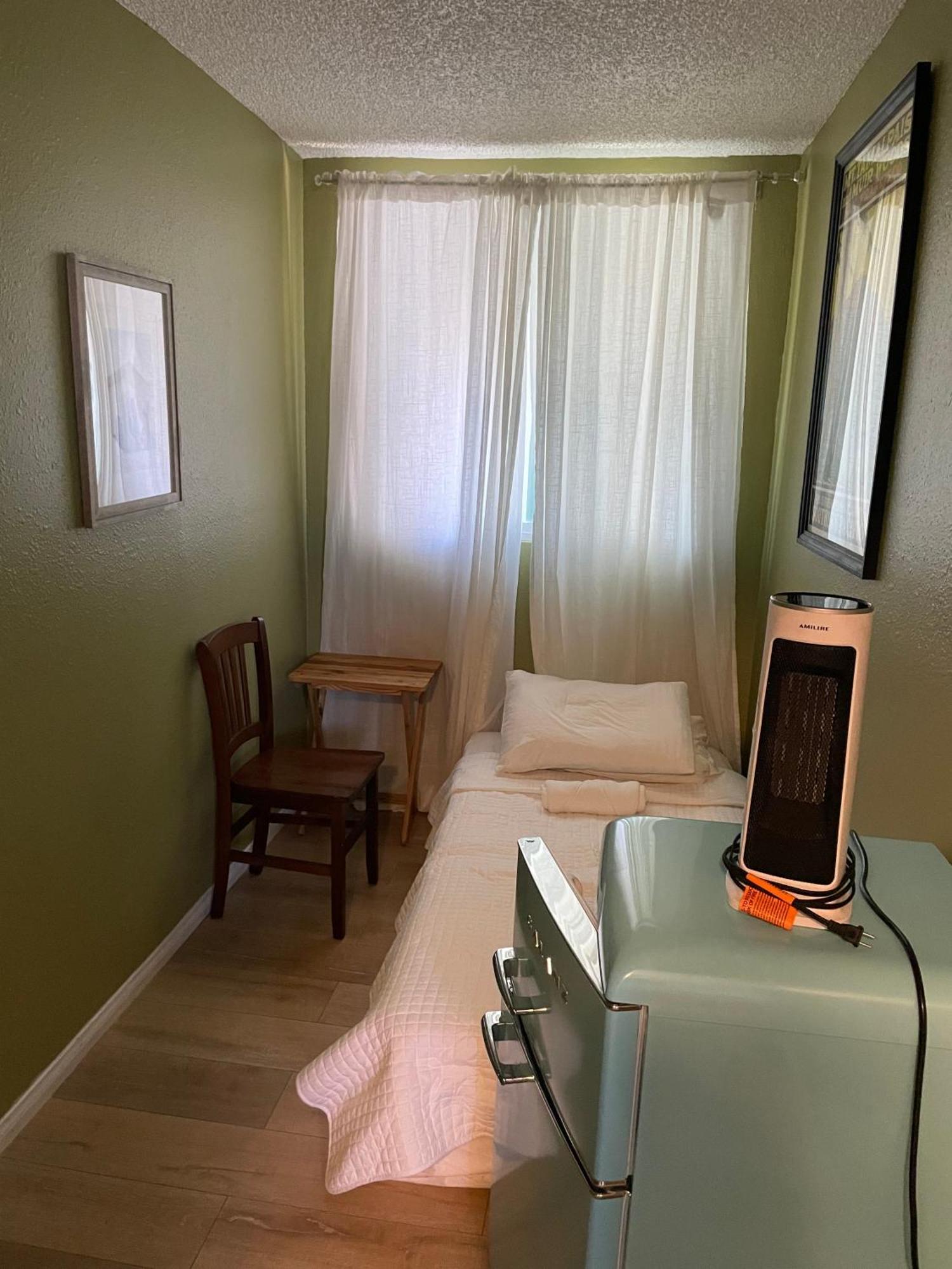 Private In Angeles With Wifi And Ac And Private Fridge!!! Hospedagem domiciliar