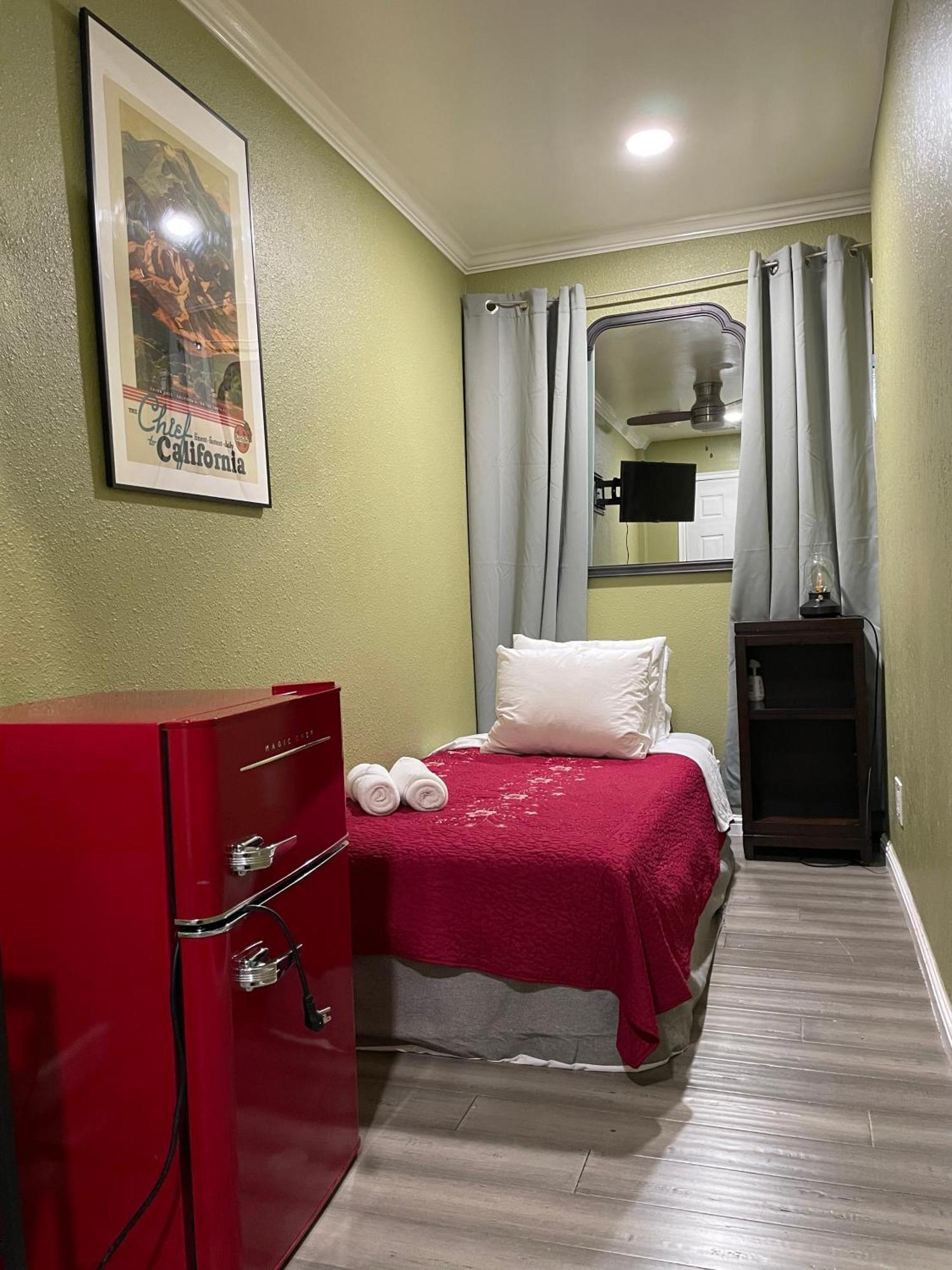 Private In Angeles With Wifi And Ac And Private Fridge!!! Hospedagem domiciliar *